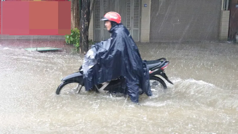 Miền Trung giảm mưa, lũ trên sông Đồng Nai xuống chậm