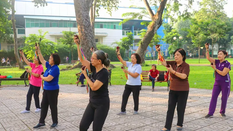 Tuổi cao nêu gương sáng