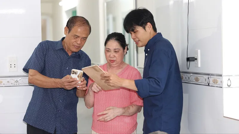 Được chăm sóc cha mẹ già là hạnh phúc