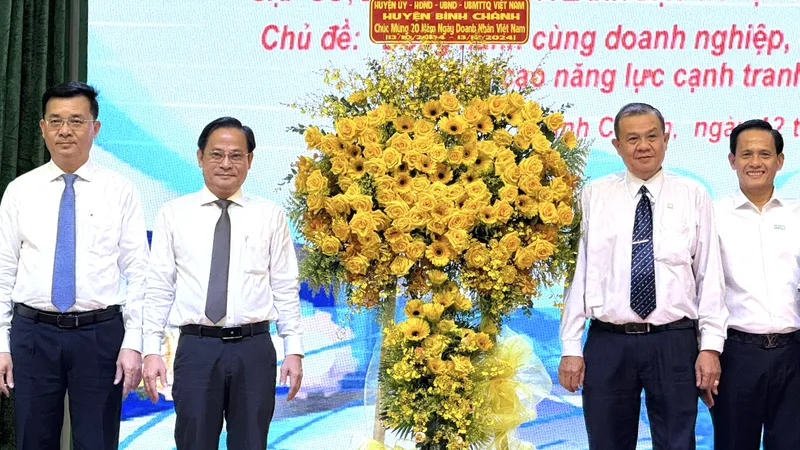 Lãnh đạo huyện Bình Chánh đối thoại, tháo gỡ khó khăn của doanh nghiệp