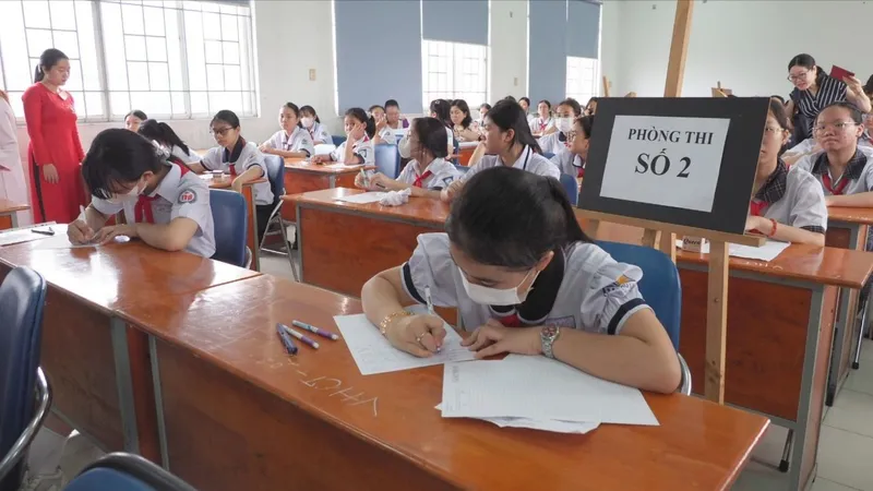 Học sinh trải nghiệm trò chơi dân gian qua hội thi "Văn hay, chữ tốt"