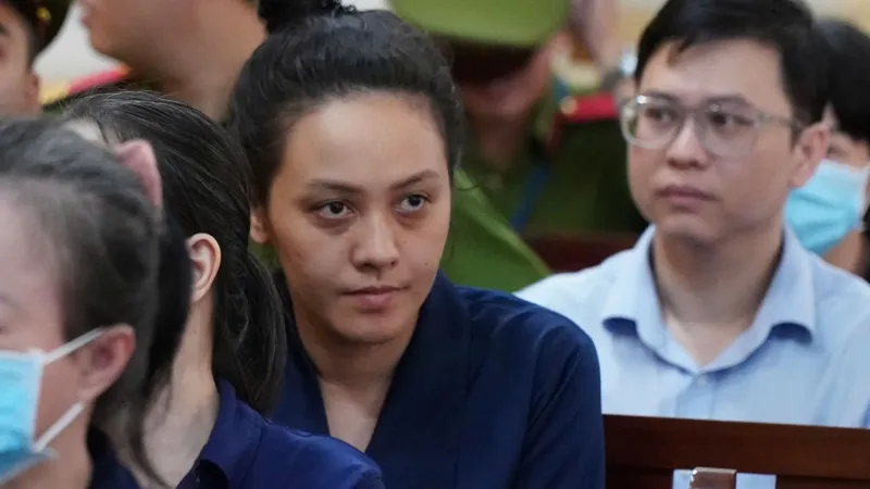 Tòa tuyên bị cáo Trương Mỹ Lan án tù chung thân trong vụ án thứ 2. Ảnh: HOÀNG HÙNG 