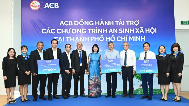 Ngân hàng ACB trao 10 tỷ đồng hỗ trợ các hoạt động tại TPHCM
