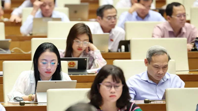 Các đại biểu dự họp chiều 23-10. Ảnh: QUANG PHÚC