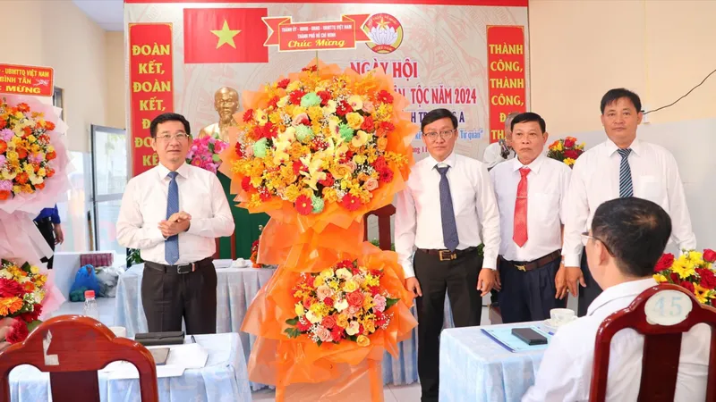 Vận động nhân dân tích cực tham gia xây dựng Đảng, chính quyền trong sạch, vững mạnh