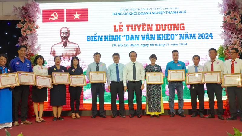 Đảng ủy Khối Doanh nghiệp TPHCM tuyên dương 106 điển hình Dân vận khéo năm 2024