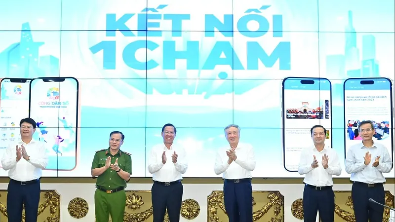 Các đại biểu tham dự lễ ra mắt "Ứng dụng Công dân số Thành phố Hồ Chí Minh". Ảnh: VIỆT DŨNG
