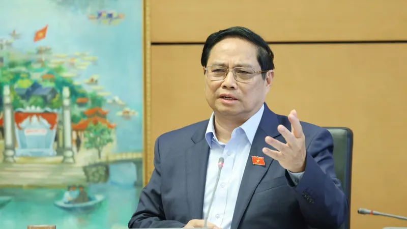 Thủ tướng Phạm Minh Chính thảo luận tại tổ, sáng 23-11. Ảnh: QUANG PHÚC 