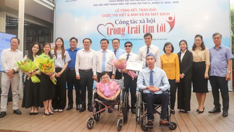 Trao giải cuộc thi viết và ảnh "Công tác xã hội trong trái tim tôi" 