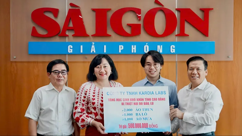 Báo SGGP tiếp nhận quà tặng học sinh trị giá 500 triệu đồng từ Kardia Labs