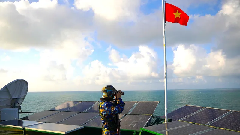  Sắt son tấm lòng biển đảo - Bài 1: Những “đóa sen” trên mặt biển
