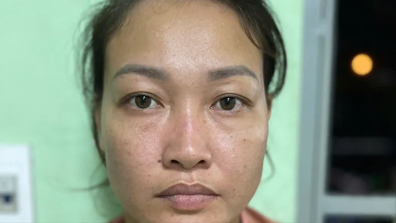 Bắt khẩn cấp người phụ nữ đánh nhân viên gác chắn tàu gãy xương mũi 