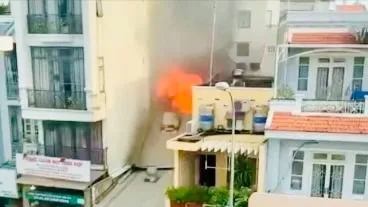 Ngọn lửa bùng cháy dữ dội 