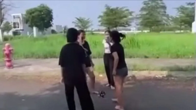 Long An: Điều tra vụ nữ sinh lớp 7 bị đánh hội đồng
