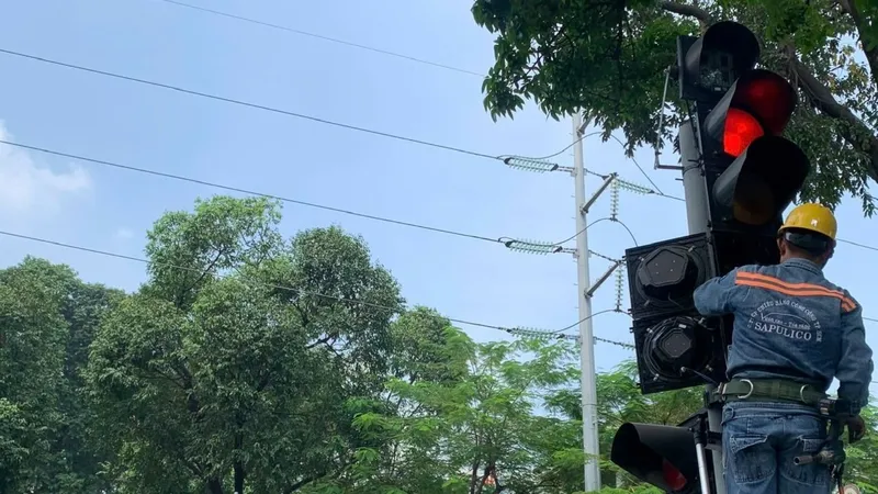 Triển khai lắp đặt biển báo, mũi tên tại các giao lộ được quẹo phải khi đèn đỏ