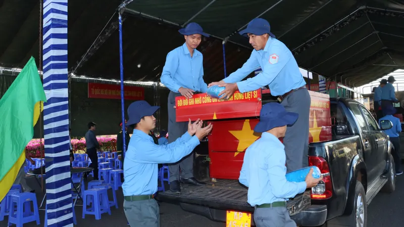 Bình Phước: Đón hài cốt liệt sĩ Quân tình nguyện Việt Nam hy sinh trên chiến trường Campuchia về nước