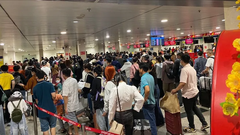Vé máy bay tết 2025: Nhiều chặng hết vé
