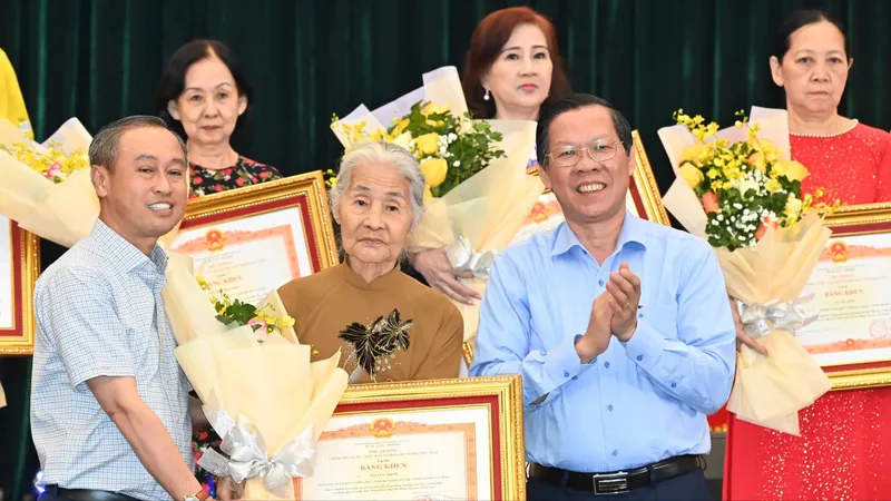Chủ tịch UBND TPHCM Phan Văn Mãi: Không thể nào kể hết được công lao, tâm huyết của cán bộ tổ, khu phố, ấp
