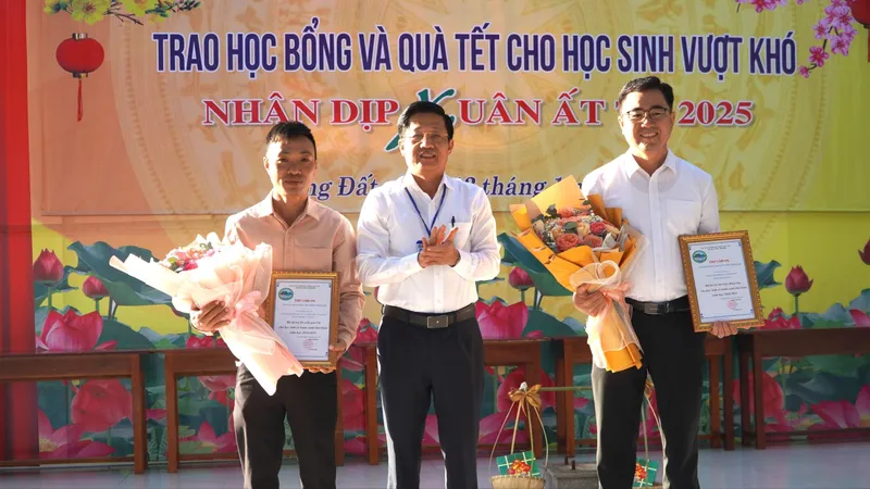 Công ty Xổ số kiến thiết Bà Rịa - Vũng Tàu trao 44 suất học bổng cho học sinh vượt khó