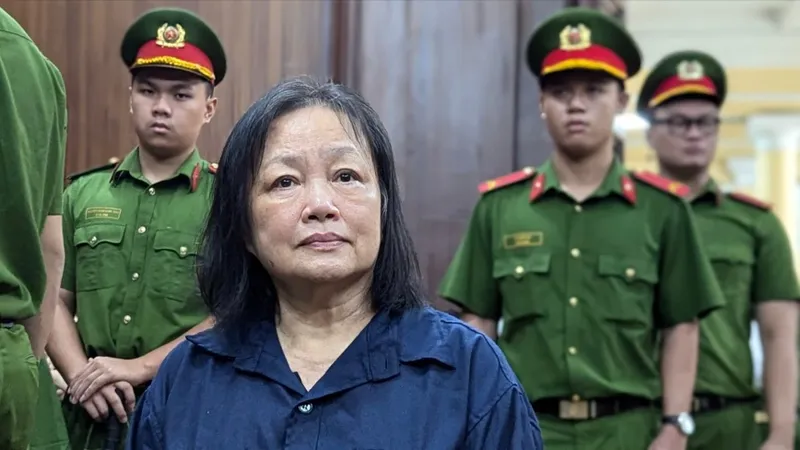 Cựu Phó Giám đốc Sở KH-ĐT TPHCM hầu tòa trong vụ án thứ 2
