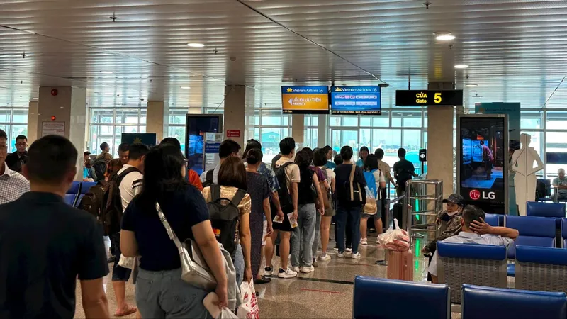 Sân bay Tân Sơn Nhất chuẩn bị đón lượng khách tăng cao kỷ lục dịp Tết Ất Tỵ