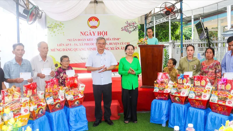 Gắn kết tình làng nghĩa xóm, xây dựng cộng đồng văn minh tại khu dân cư 