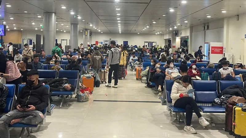 Sân bay Tân Sơn Nhất bắt đầu đông hành khách