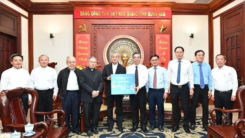 Đức Tổng Giám mục Nguyễn Năng chúc tết Thành ủy TPHCM