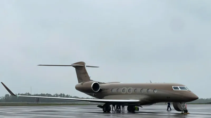 Lần đầu chuyên cơ Gulfstream G650ER đáp sân bay quốc tế Phú Bài