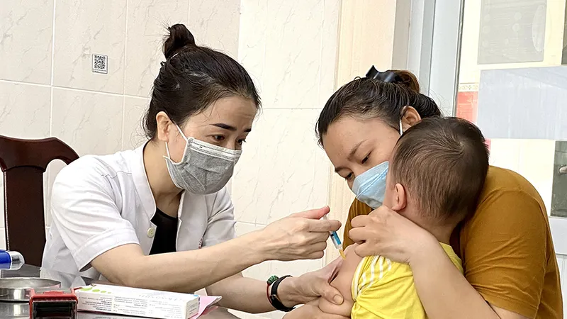 Chủ động tiêm các vaccine để phòng chống các bệnh truyền nhiễm