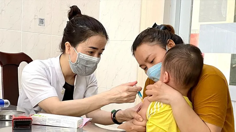 Nguy cơ cao bùng phát dịch sởi, cần khẩn trương hoàn thành chiến dịch tiêm vaccine sởi