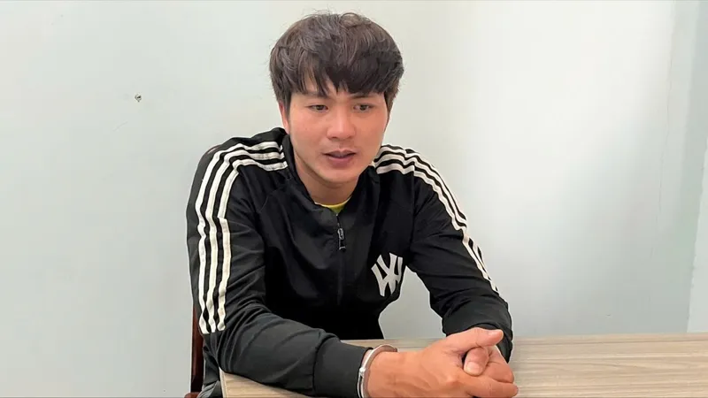 Khởi tố, bắt giam nam thanh niên dùng rìu cướp tiệm vàng