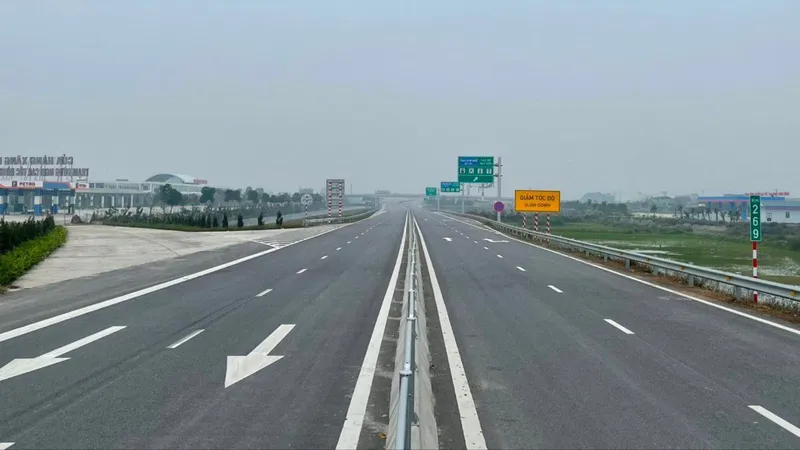 Nhiều tuyến đường bộ cao tốc được đẩy sớm tiến độ đầu tư