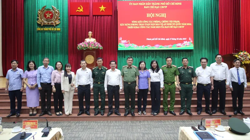 Lãnh đạo các đơn vị tham dự hội nghị 
