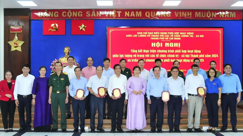 Phối hợp chặt chẽ hoạt động giữa lực lượng vũ trang với các tổ chức chính trị - xã hội
