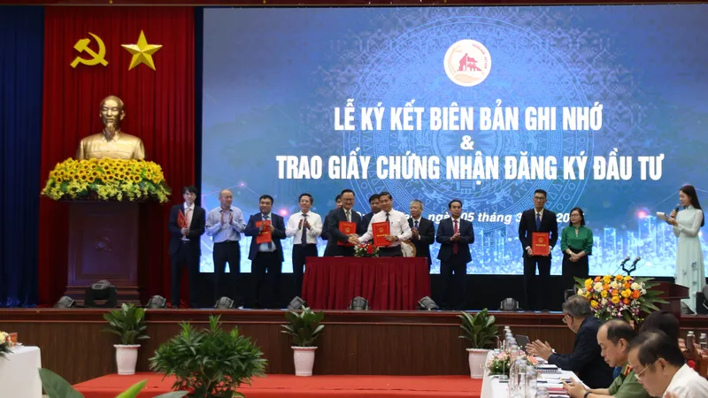 Các doanh nghiệp đăng ký đầu tư gần 40.000 tỷ đồng vào Quảng Nam