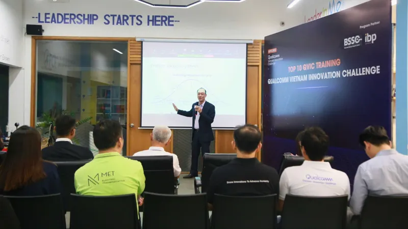 Các công ty đổi mới sáng tạo Việt Nam trao đổi cùng ban tổ chức trong cuộc thi