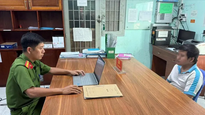 Công an lấy lời khai ông L. 