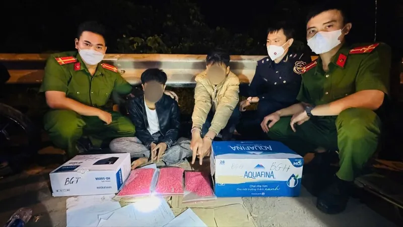 Cơ quan chức năng tóm gọn 2 đối tượng vận chuyển ma túy xuyên quốc gia