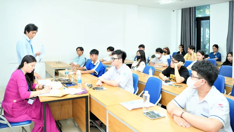 Thí sinh dự thi đánh giá năng lực đợt 1 - năm 2025 do ĐHQG TPHCM tổ chức tại điểm thi Trường ĐH Công thương TPHCM. Ảnh: THANH HÙNG