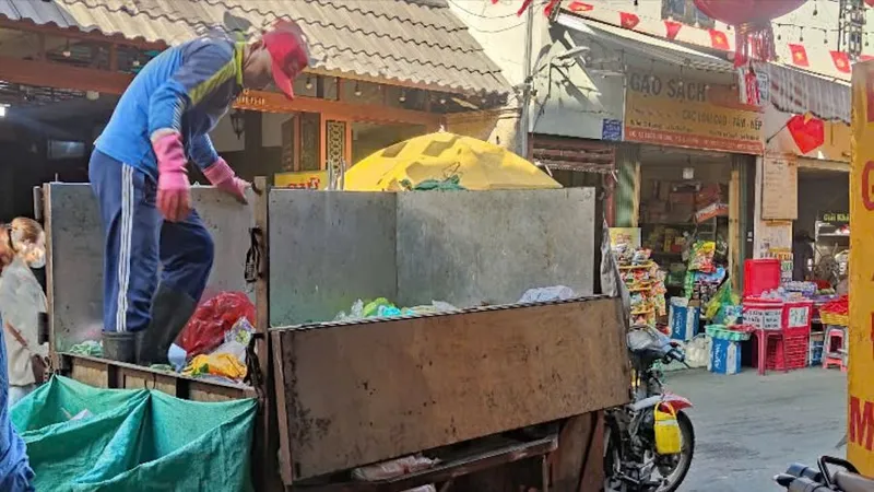 Thu gom rác thải tại phường 5, quận Gò Vấp, TPHCM. Ảnh Thanh Hiền