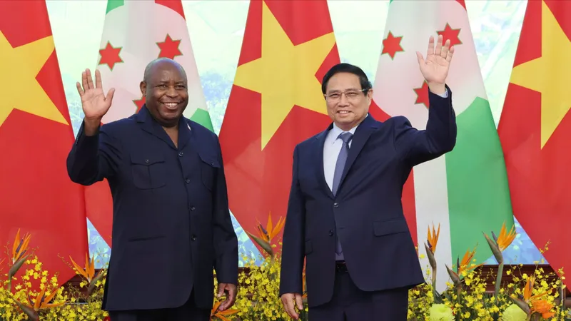 Thủ tướng Phạm Minh Chính hội kiến Tổng thống nước Cộng hòa Burundi Évariste Ndayishimiye, chiều 4-4. Ảnh: QUANG PHÚC