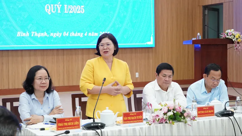 Trưởng Ban Tổ chức Thành ủy TPHCM Văn Thị Bạch Tuyết phát biểu tại hội nghị.
