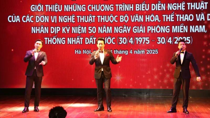Tổ chức chuỗi chương trình biểu diễn nghệ thuật chào mừng ngày thống nhất đất nước