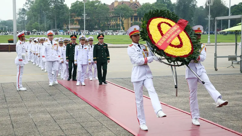 Bộ đội Hải quân báo công dâng Bác