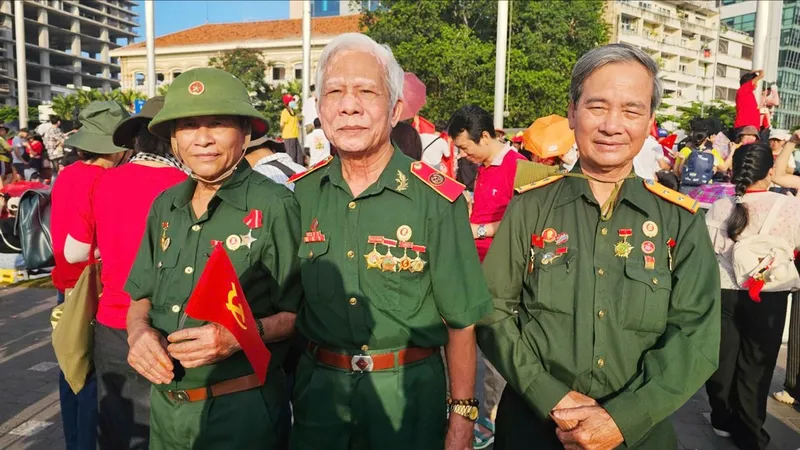 Đi giữa trời tự do