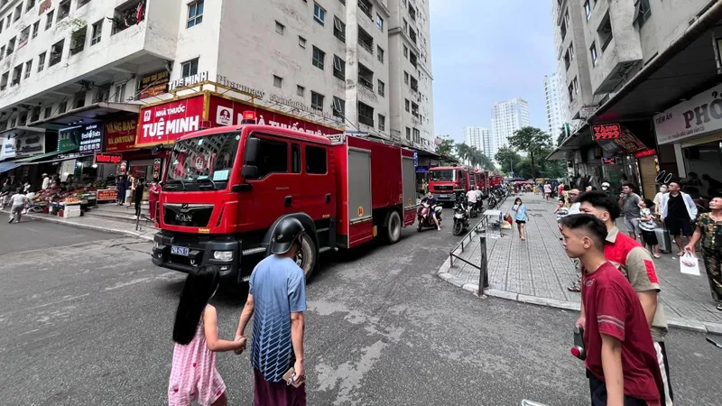 Hà Nội: Cháy tầng 14 chung cư HH4A Linh Đàm