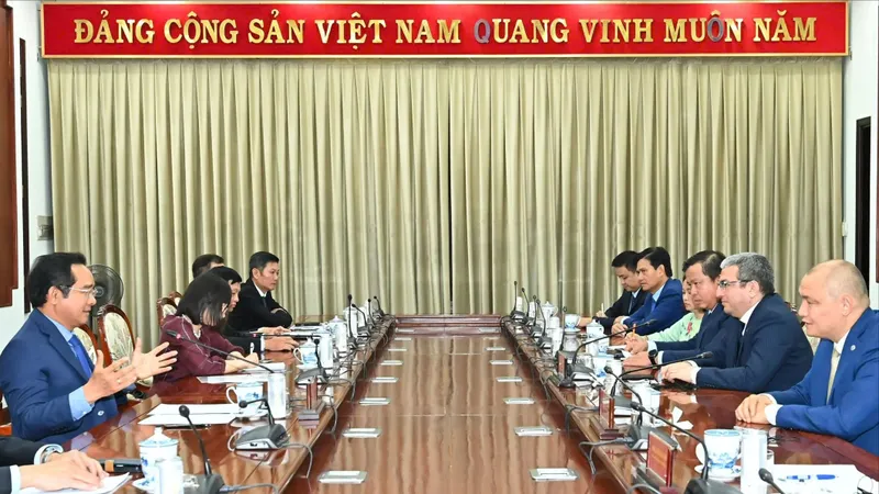 Quang cảnh buổi làm việc. Ảnh: VIỆT DŨNG