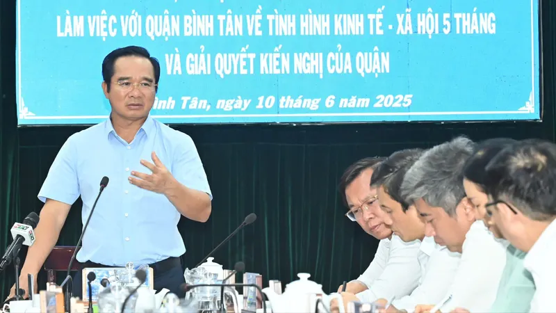 Chủ tịch UBND TPHCM: Việc phục vụ người dân phải đảm bảo thông suốt