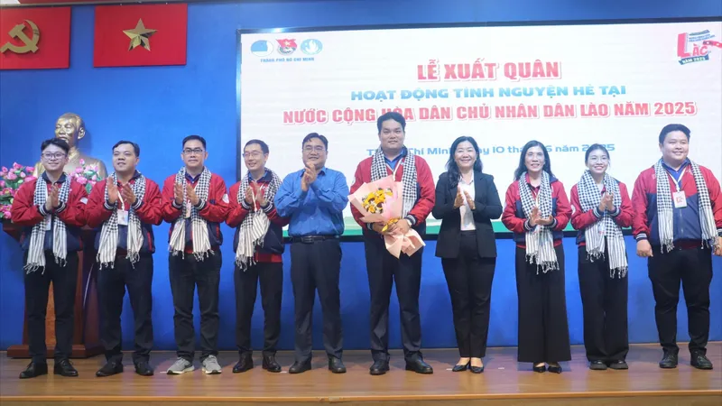 Tuổi trẻ TPHCM xuất quân làm nhiệm vụ tình nguyện tại Lào